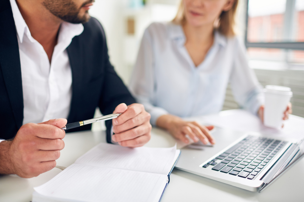 discutiendo-plan-negocios
